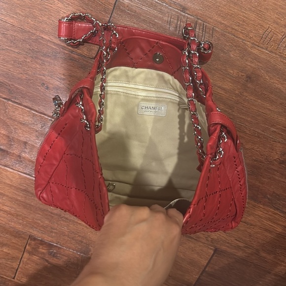 🌟 Authentic 🌟 CHANEL Red Quilted Women's Bag - Picture 11 of 16